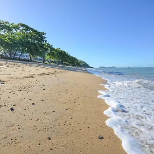 Beachfront On Trinity 4* Trinity Beach